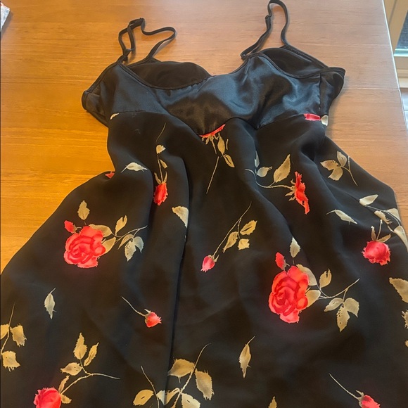 Gilligan & O'Malley Black Night Gown Vintage Roses - Picture 5 of 5